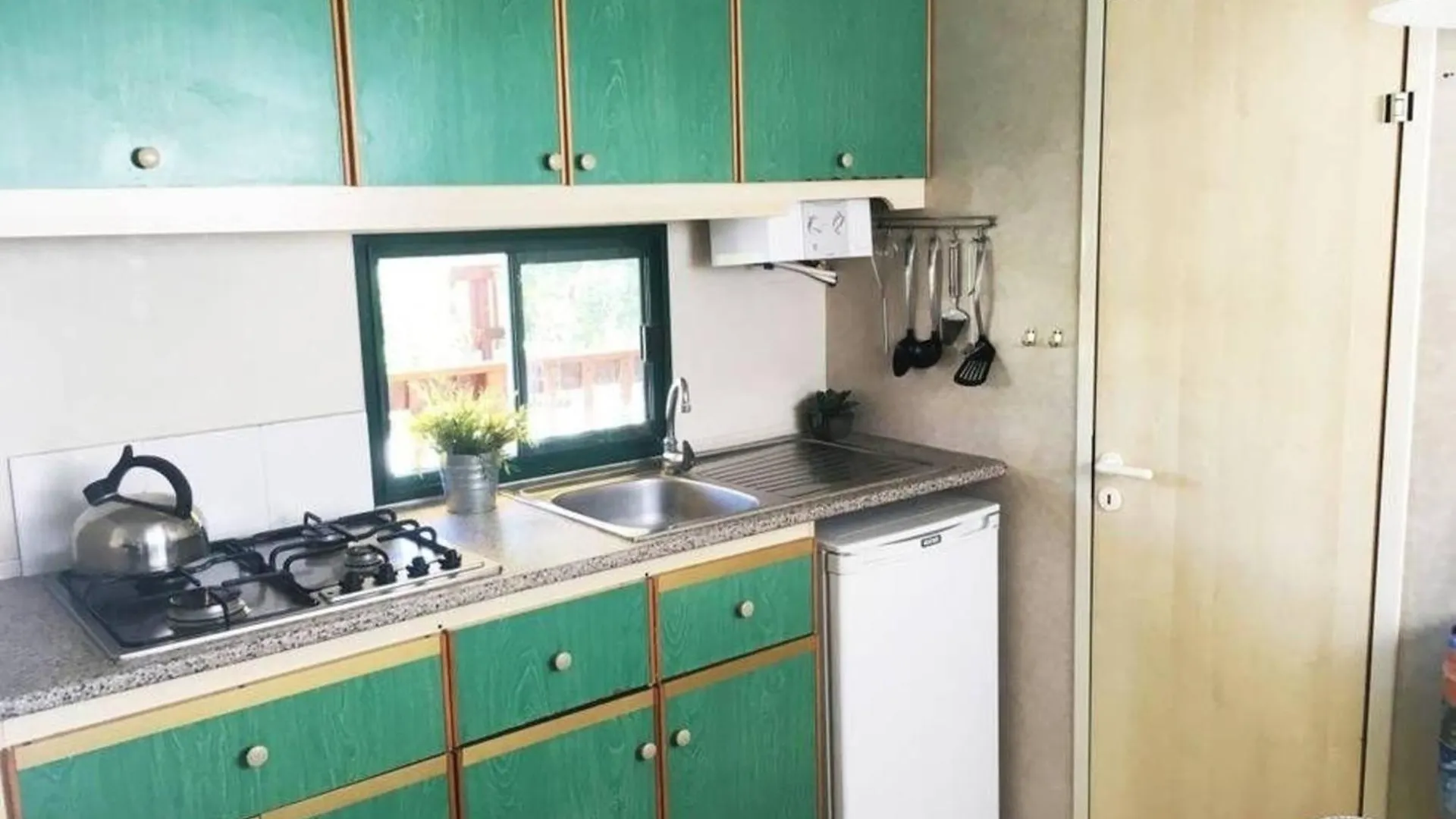 Ein Grosses Mobilheim Auf Einem Campingplatz Nahe Dem Meer Und Dem Badeort Viareggio Apartment