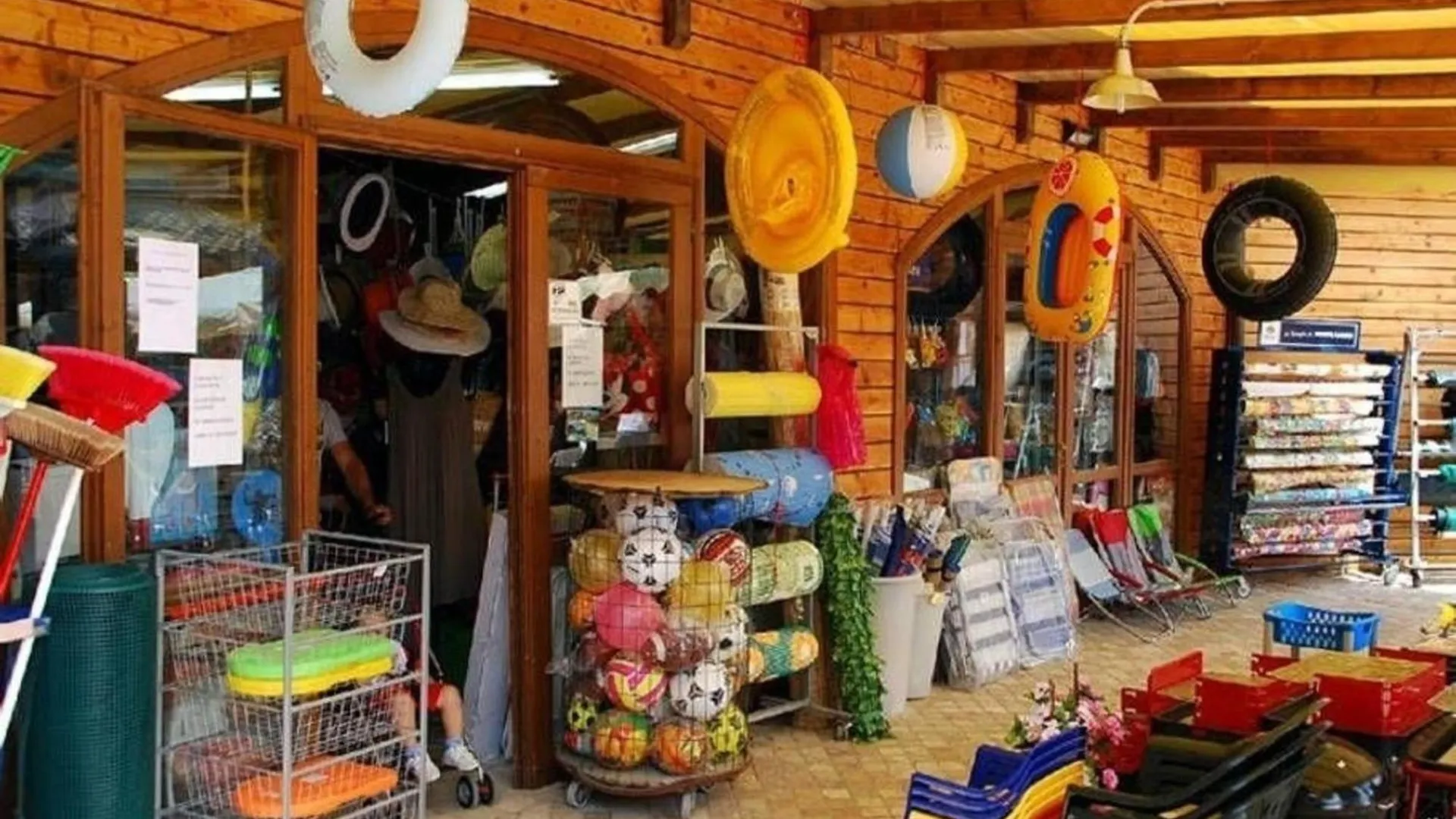 Ein Grosses Mobilheim Auf Einem Campingplatz Nahe Dem Meer Und Dem Badeort Viareggio 0*,  Italy