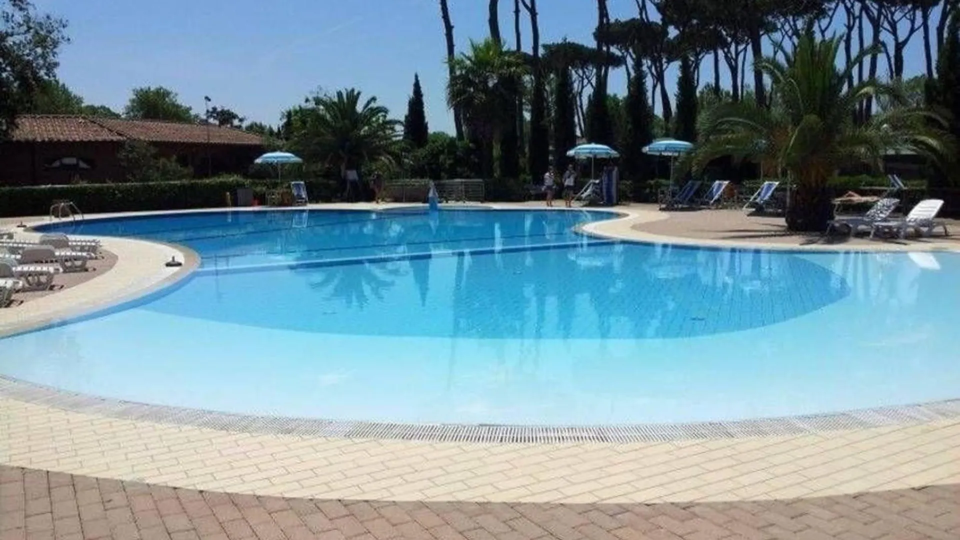 Apartment Ein Grosses Mobilheim Auf Einem Campingplatz Nahe Dem Meer Und Dem Badeort Viareggio